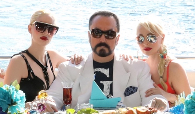 Adnan Oktar'dan Diyanet İşleri Başkanı'na: Maaşını kerhaneler &ouml;d&uuml;yor!