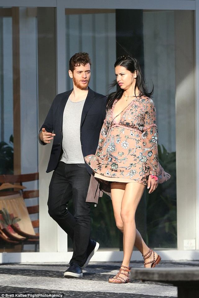 adriana-lima-nin-son-goruntusu-hamile-mi-10538743_475_m
