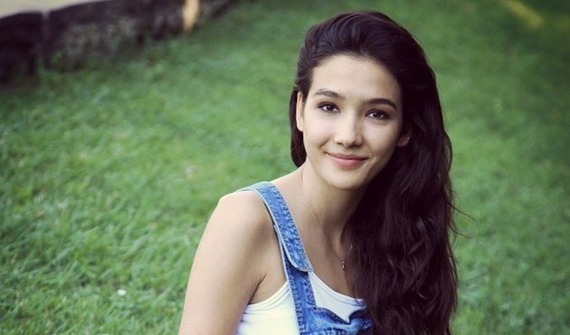 Ayb&uuml;ke Pusat'ın s&uuml;rpriz aşkı!
