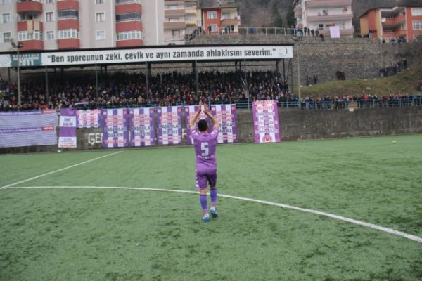 karadeniz-eregli-belediyespor-da-engin-baytar-sevgisi-stada-sigmadi-_01517843065
