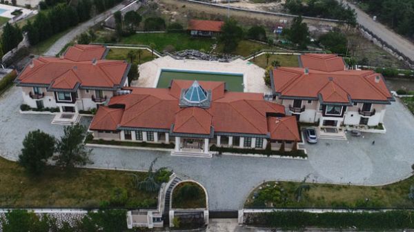 -feto-nun-bursa-daki-malikanesi-ne-el-konuldu-10815829