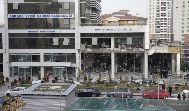 Vergi Dairesi'ndeki patlamada bomba d&uuml;zeneği izi...