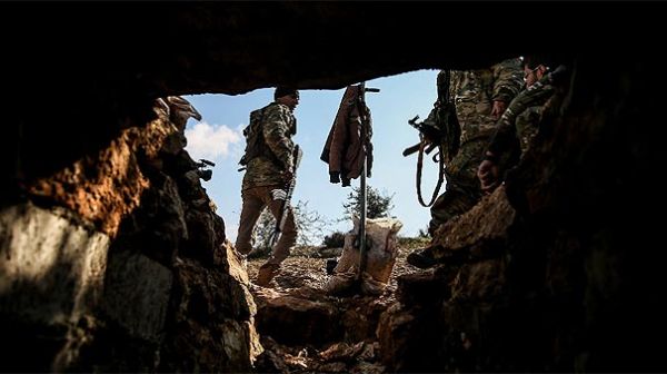 kandil-den-gelen-pkk-li-teroristler-koseye-sikisti--10848013