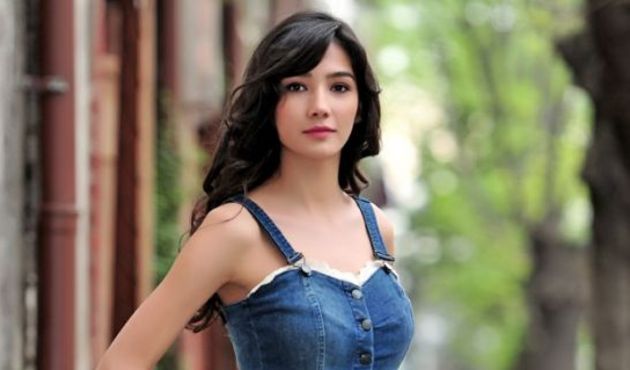 Ayb&uuml;ke Pusat sevgilisiyle ilk kez g&ouml;r&uuml;nt&uuml;lendi! / VİDEO