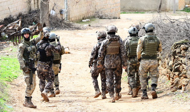 J&Ouml;H ve P&Ouml;H'ler Afrin'e girdi!