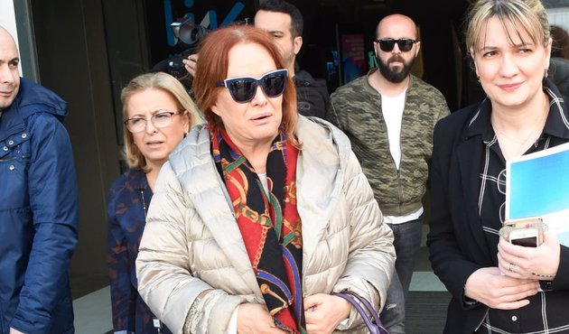 M&uuml;jde Ar'dan ilgin&ccedil; a&ccedil;ıklama: İlk kez milli oluyorum!
