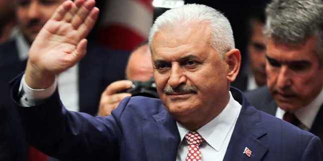 Cumhurbaşkanı'ndan sonra Başbakan da aynı adımı attı! Bin 500 davayı geri &ccedil;ekti...