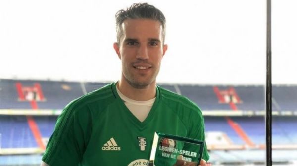 van_persie_feyenoordda_firtina_gibi_odulu_kapti_1520615490_649