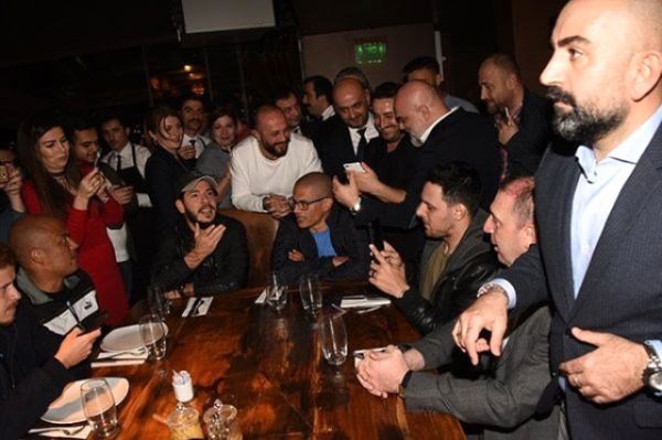 eski-fenerbahceli-alex-istanbul-a-gelip-nusret-10662368_8558_m