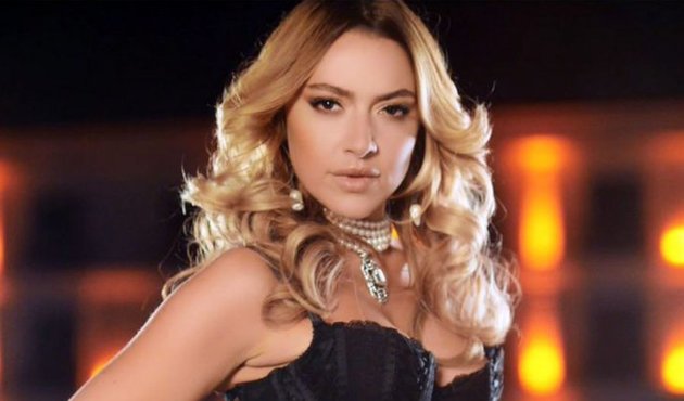 Hadise, &ccedil;antasını kesmemek i&ccedil;in kafasını kesti!