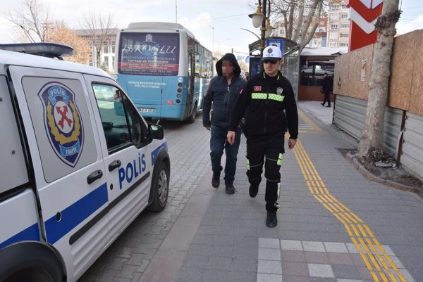 halk-otobusu-soforu-alkollu-cikinca-ehliyetine-el-konuldu-2781-dhaphoto4M10w_kgSSE6FYcXXHCz4GA