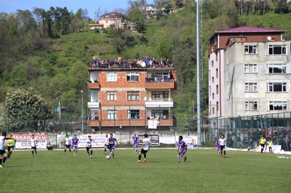 taraftar-hopaspor-macini-catilardan-izledi-10692023_5553_m