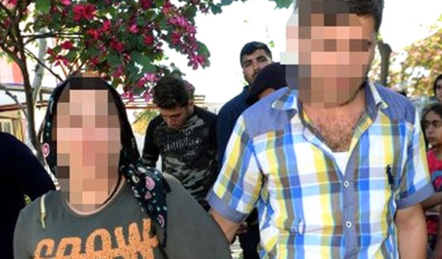 Yengesini sa&ccedil;larından tutup zorla yatak odasına g&ouml;t&uuml;rd&uuml;!