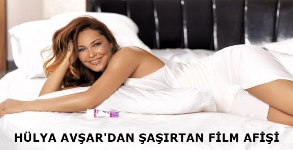 eSelfie_Hulya_Avsar_cplak_fotograf_Selfi_filminin_afisi
