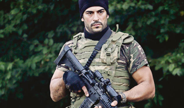 Burak &Ouml;z&ccedil;ivit: Vatan sevgimi kimseye sorgulatmam!