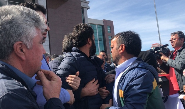 Eskişehir'deki katliamın kurbanları i&ccedil;in d&uuml;zenlenen t&ouml;rende gerginlik!