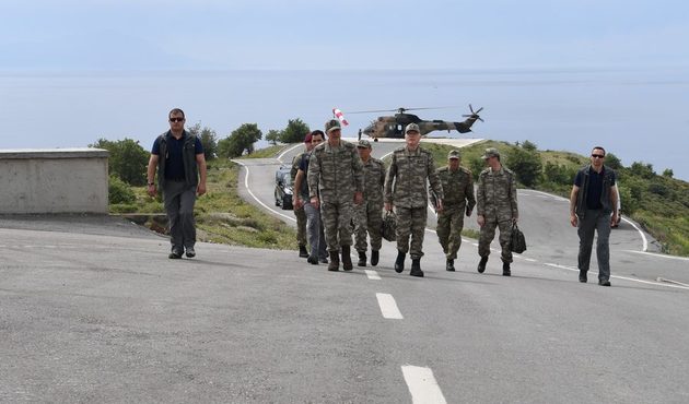 Org. Hulusi Akar ve komutanlar Ege'ye &ccedil;ıkarma yaptı!