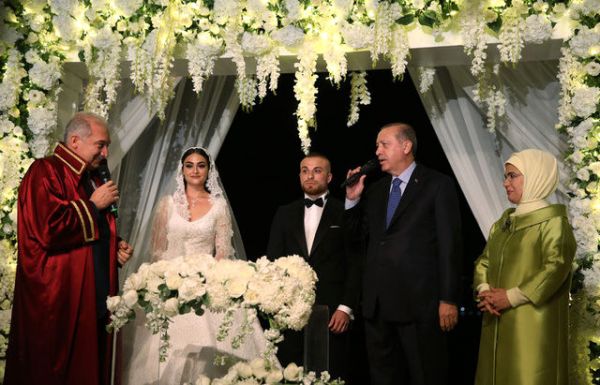 dirilis-in-halime-si-esra-bilgic-gokhan-tore-10731123_1702_m