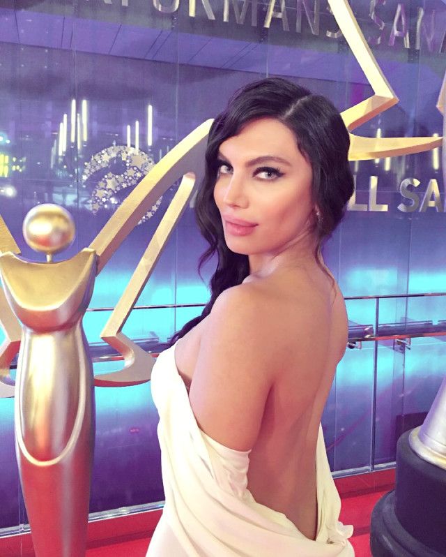 turk-sarkici-nil-anka-dan-bilzerian-in-yanina-10730819_1731_m
