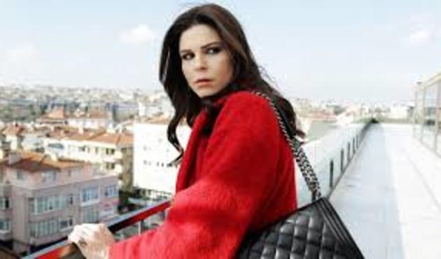 Pelin &Ouml;ztekin bikinili pozu ile şaşırttı!