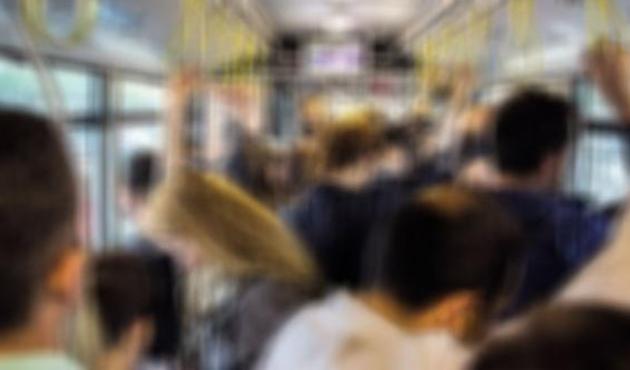 Metrob&uuml;ste taciz! 'Beni tanırsın, ben oyuncuyum'