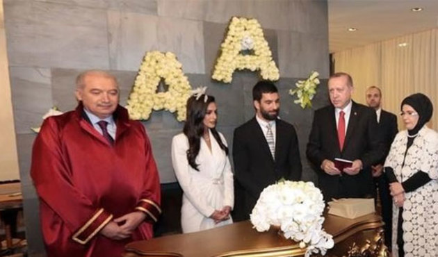 Aslıhan Doğan'ın nikah elbisesinin maliyeti dudak u&ccedil;uklattı!
