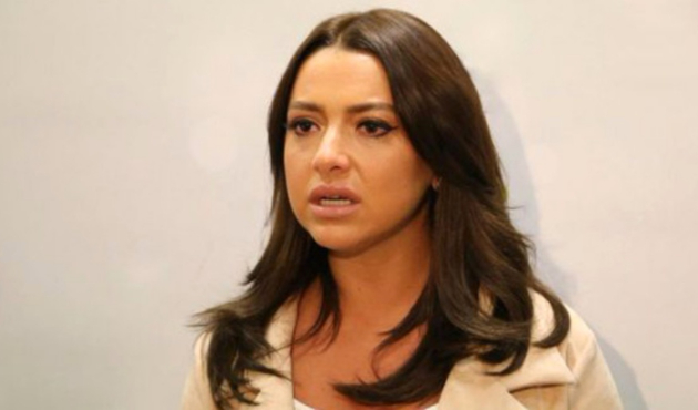 Hadise'nin ekmek tekneleri bir bir elinden gidiyor