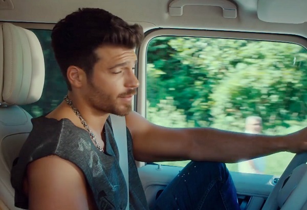 Bay Yanlış dizisindeki o sahne i&ccedil;in Can Yaman tepki aldı ...
