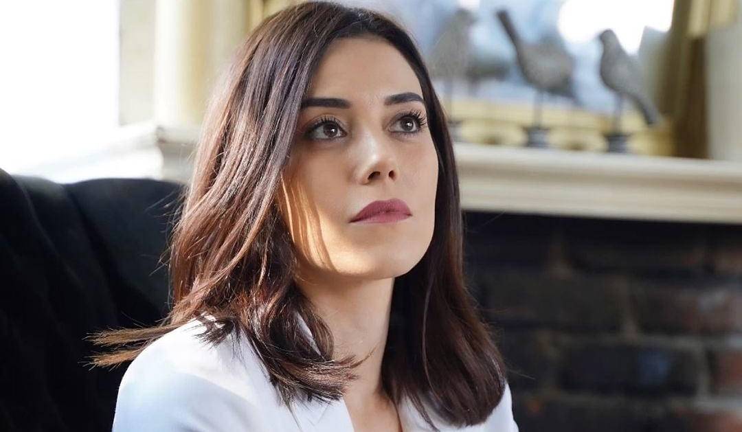 Sadakatsiz'in Asya'sı Cansu Dere makyajsız paylaşımıyla cesaretini  konuşturdu! &ndash;