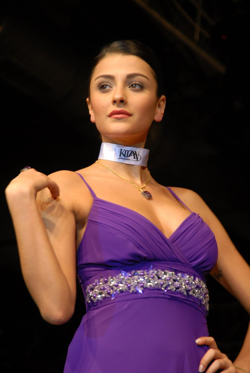 &Ouml;zge Ulusoy