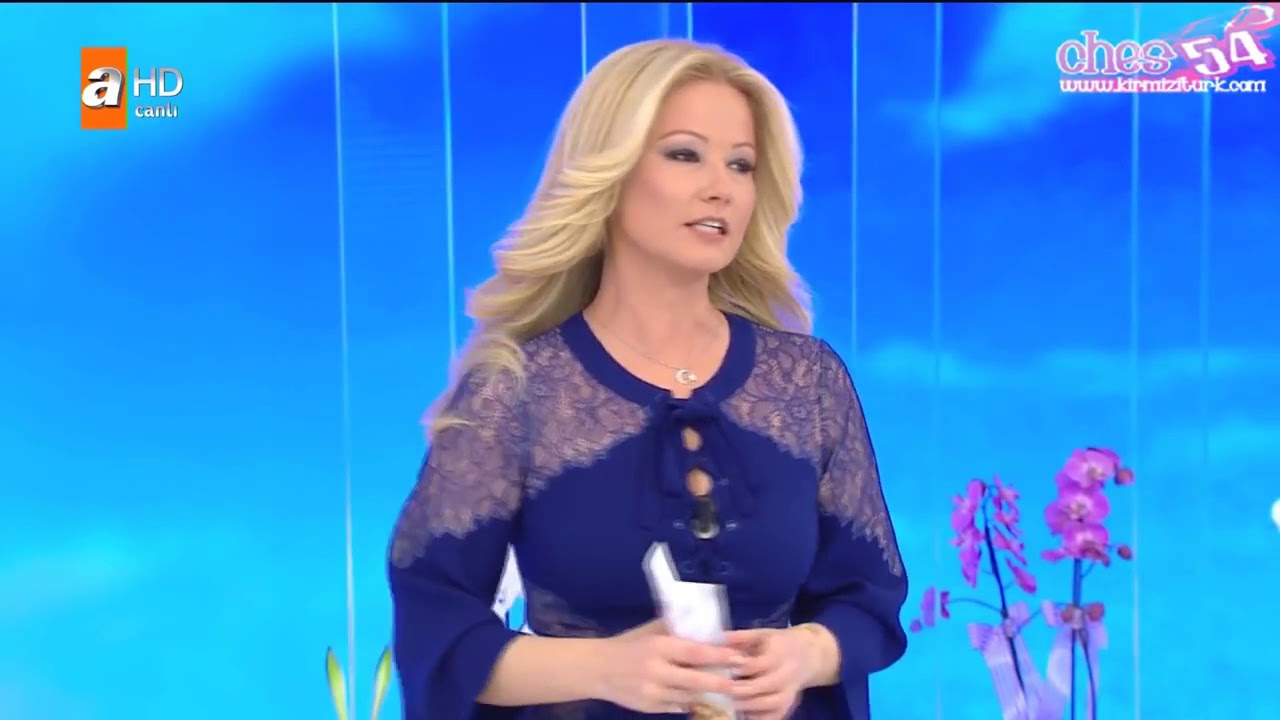 M&uuml;ge Anlı in grey over the knee boots - YouTube