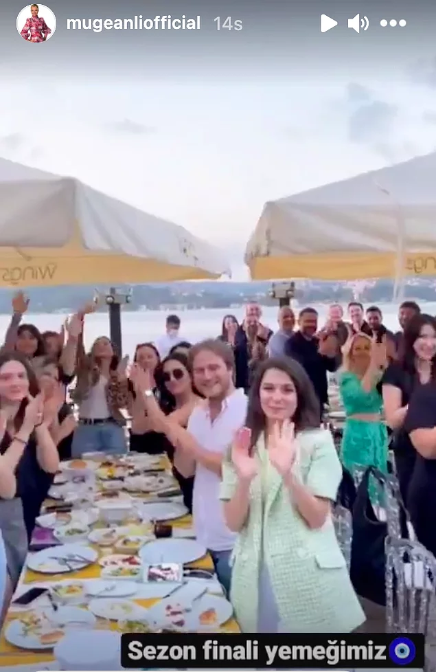B&uuml;t&uuml;n ekibin sezon finali yemeğinde buluştuğu akşamda eğlenceli anlar yaşandı.