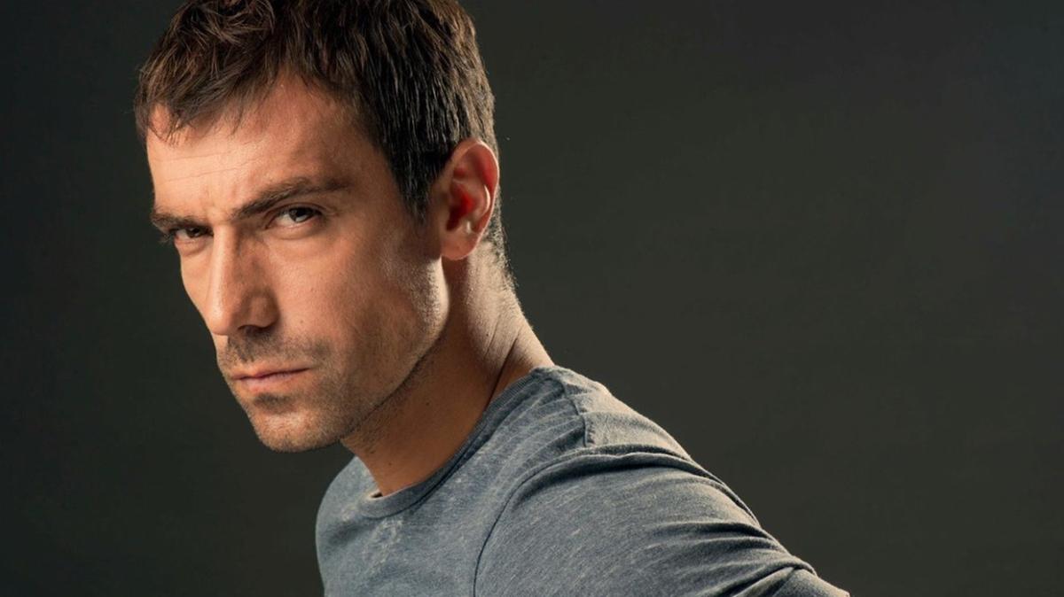 İbrahim &Ccedil;elikkol Camdaki Kız'ın Hayri'si mi olacak? İşte ilk a&ccedil;ıklama