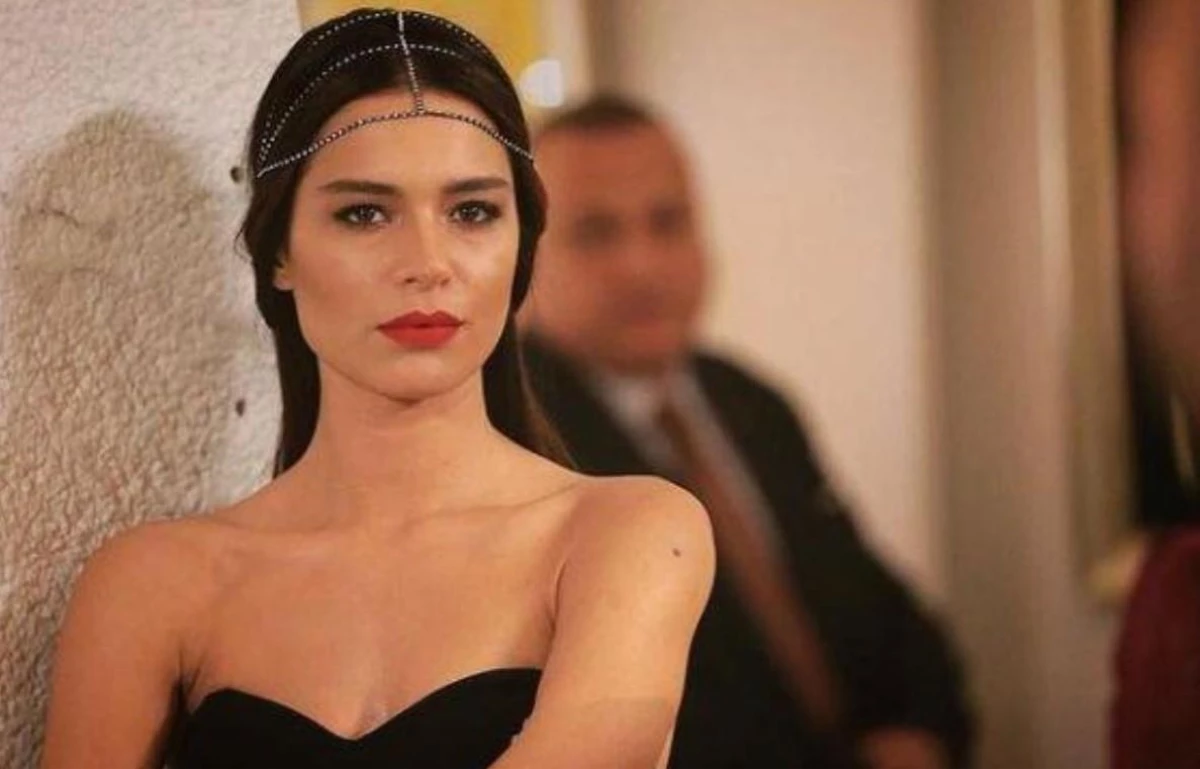 Yasak Elma Zehra (Şafak Pekdemir) kimdir? Nereli, kaç yaşında, mesleği ne? Şafak Pekdemir hayatı ve biyografisi! - Haberler