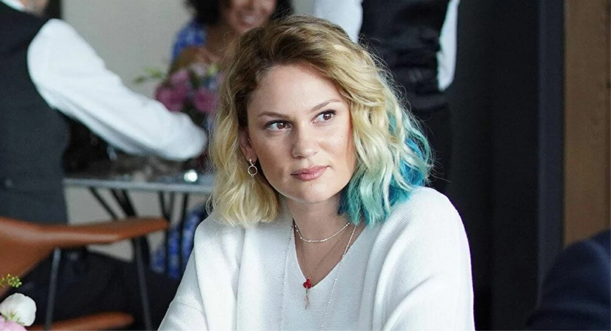 Oyuncu Farah Zeynep Abdullah, prodüktör Efe Çelik ile aşk yaşamaya başladı - Haberler Magazin