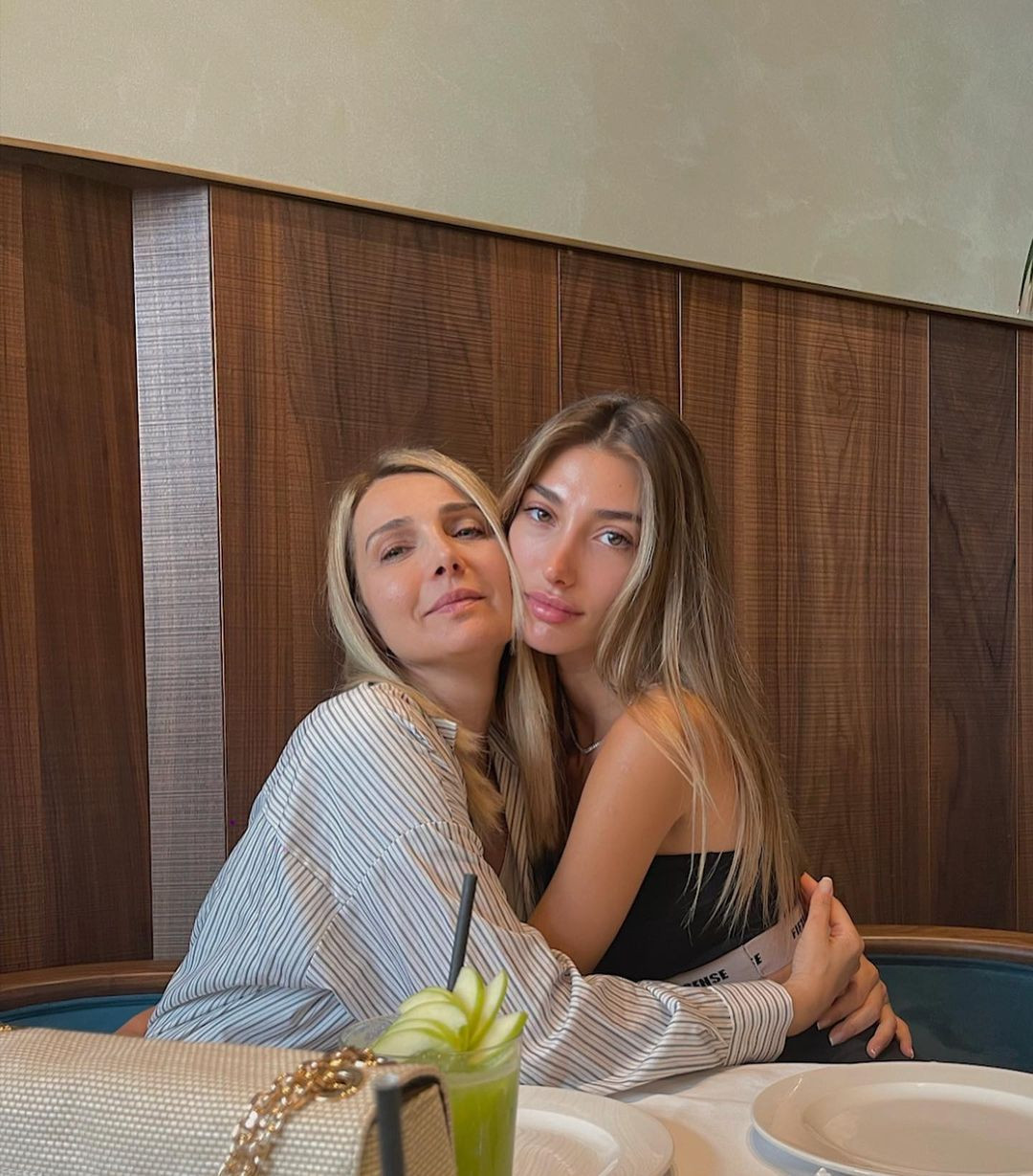 Şevval Şahin'in annesiyle pozu sosyal medyayı salladı! İşte gen&ccedil; modelin annesi