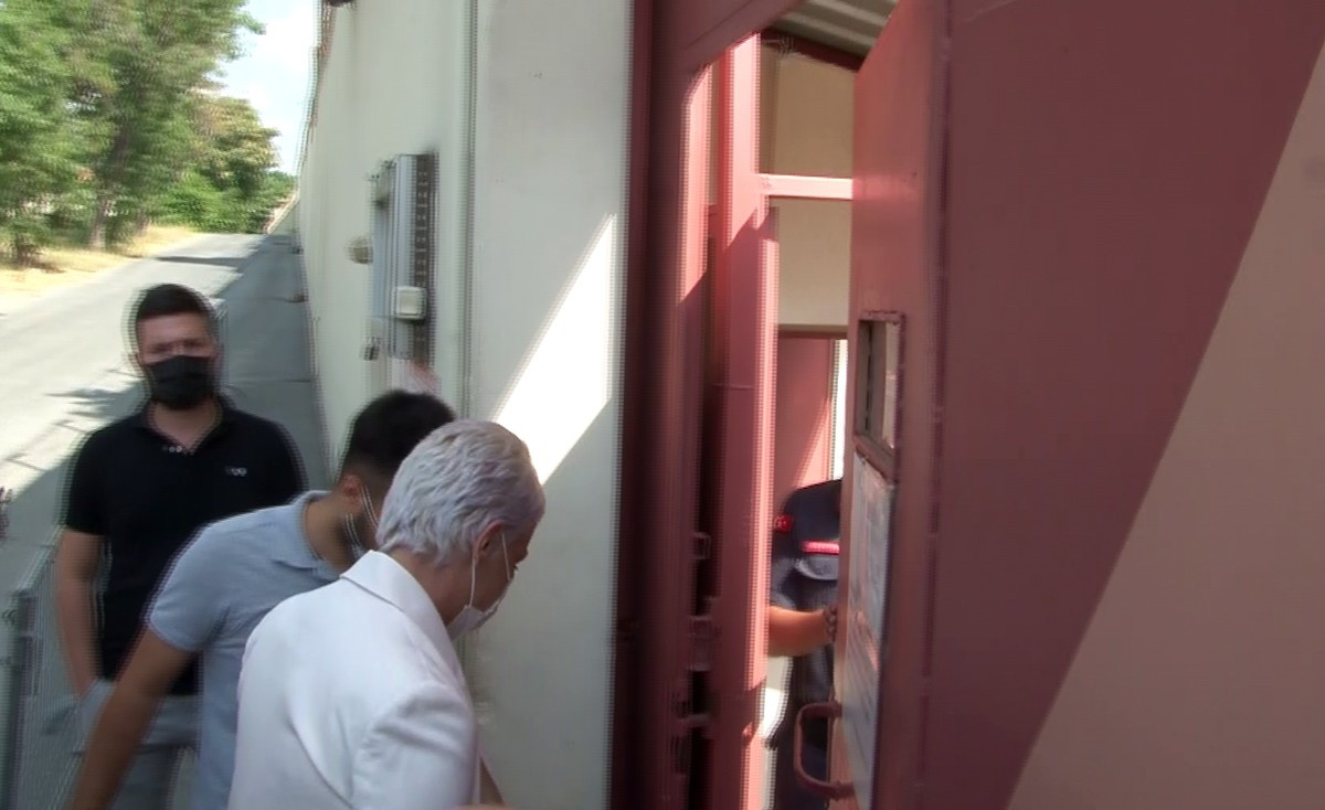 Karakola giderek teslim olmuştu... Deniz Akkaya'nın cezaevine giriş anı ortaya çıktı