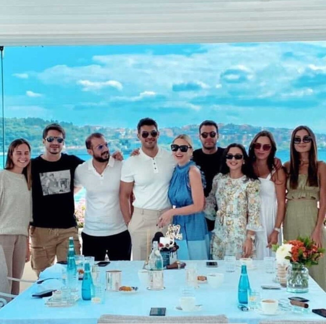 Hadise ile Mehmet Din&ccedil;erler'den ilan-ı aşk! O detay dikkatlerden ka&ccedil;madı