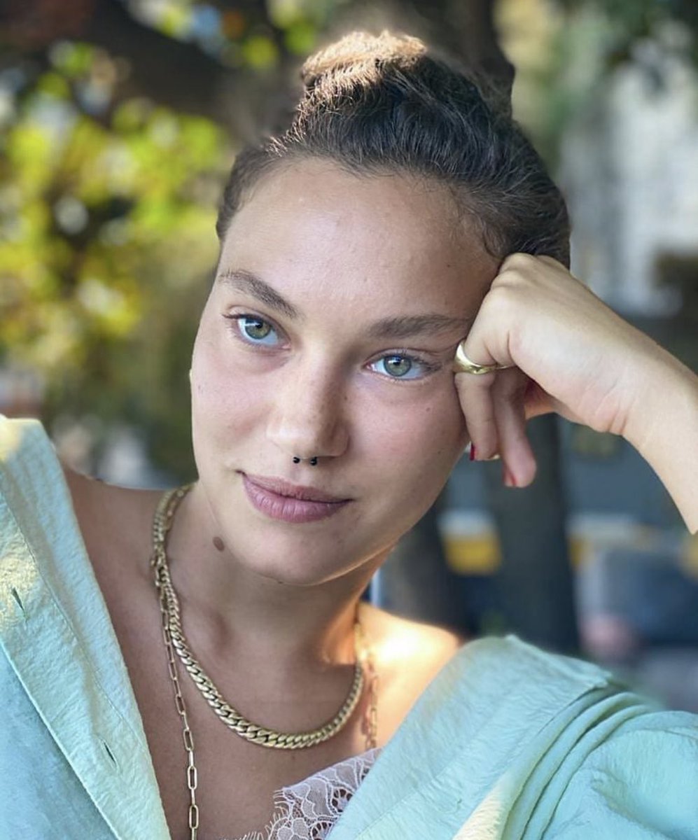 Tv G&uuml;ndemi on Twitter: "????Melisa Şenolsun'dan makyajsız paylaşım...Nasıl  buldunuz ? #melisaşenolsun #dizi #tvg&uuml;ndemi #magazin&hellip; "