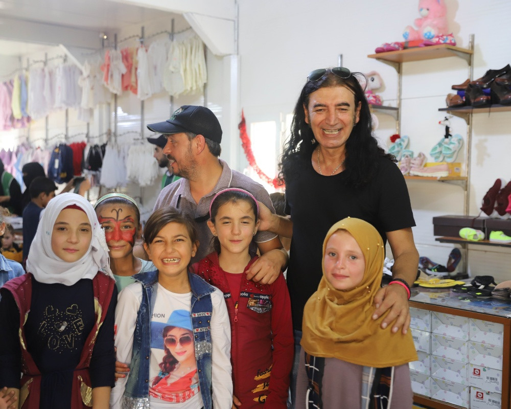 Murat Kekilli, Suriyeli savaş mağduru yetim &ccedil;ocukların mutluluklarına ortak oldu