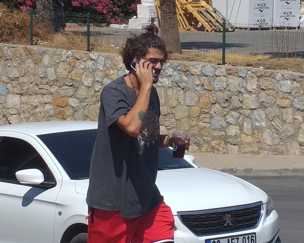 Survivor yarışmacısı Yiğit Alp Poyraz kaza ge&ccedil;irdi! 