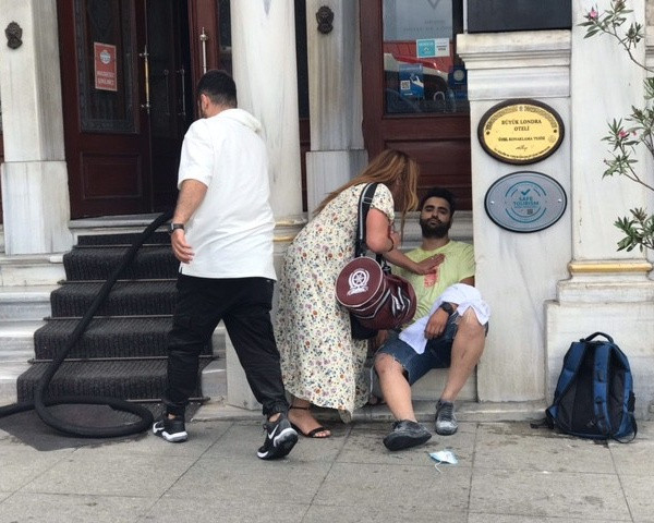 Beyoğlu'nda tarihi otelde yangın paniği