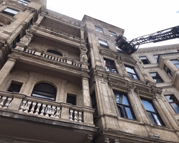 Beyoğlu'nda tarihi otelde yangın paniği