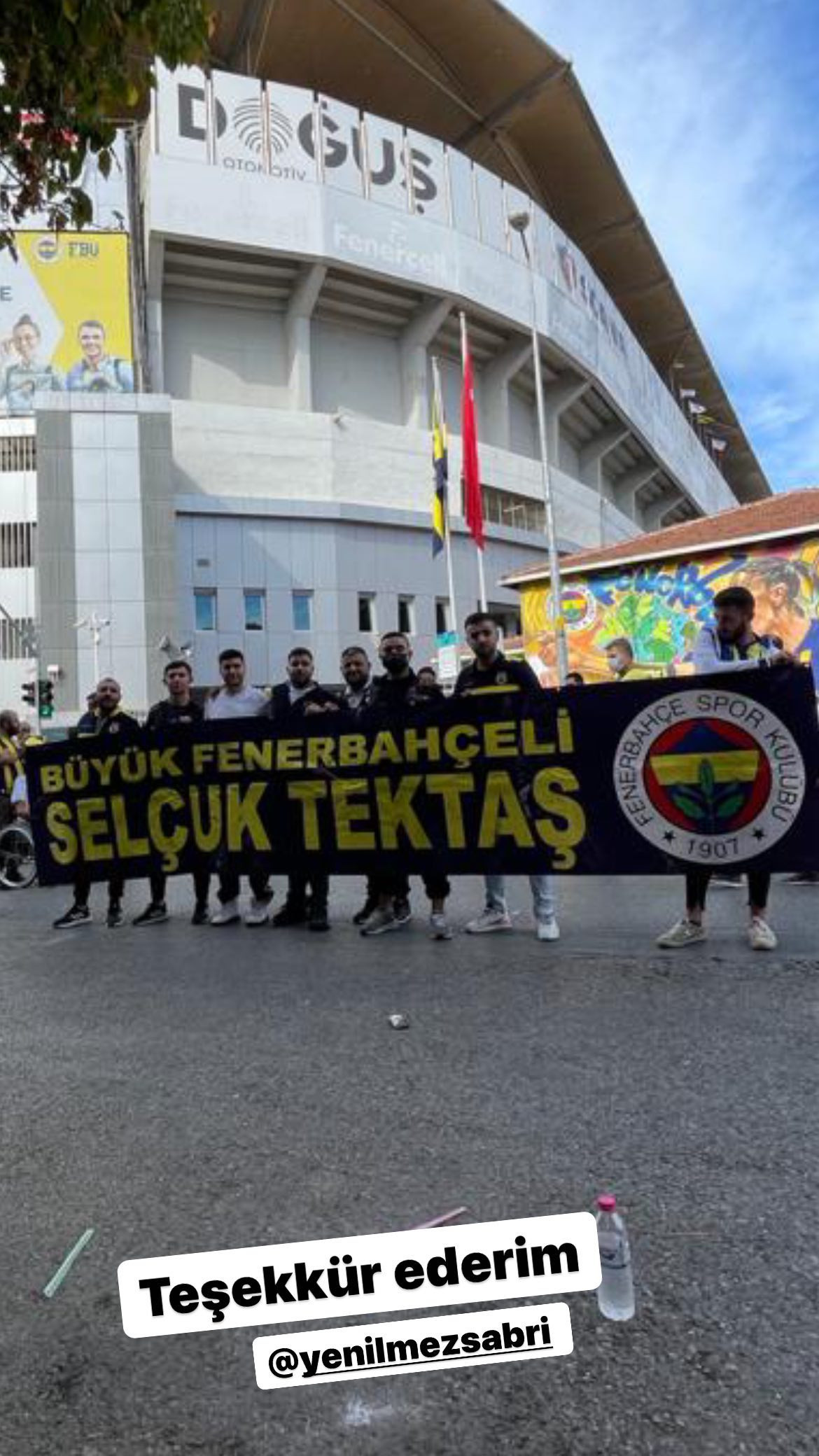 Fenerbahçe taraftarından anlamlı jest! Selçuk Tektaş pankartı Alişan'ı duygulandırdı