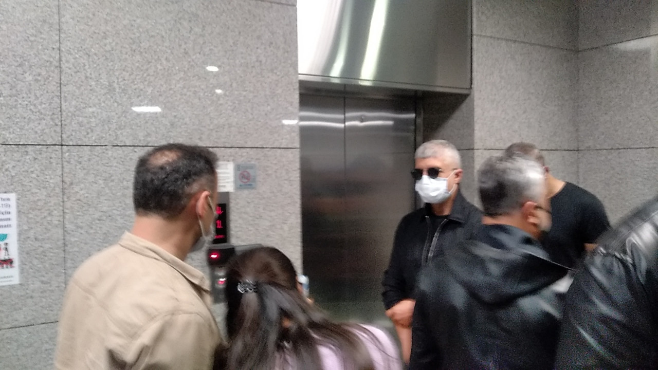 Eski eşini darp ettiği iddiasıyla hakim karşısına &ccedil;ıkan &Ouml;zcan Deniz kendisini b&ouml;yle savundu
