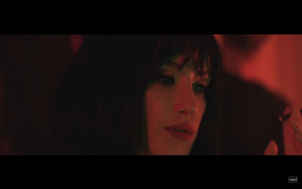Pulp Fiction'ın Mia'sı ile tıpatıp aynı oldu! İmaj değiştiren Didem Soydan güzelliğiyle büyüledi