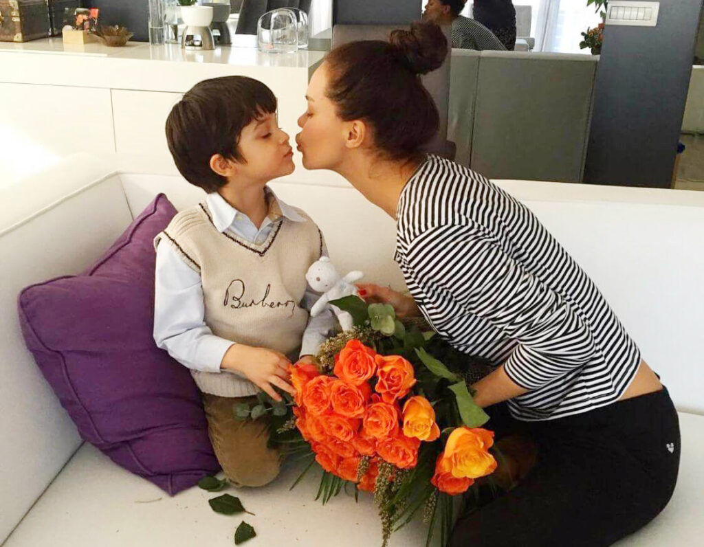 Ebru Şallı'nın hayatını kaybeden oğlu ile yaptığı paylaşım yine y&uuml;rekleri sızlattı