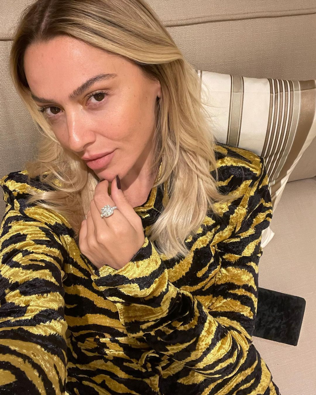 Hadise'den yüzük şov! Sosyal medyayı yıktı geçti