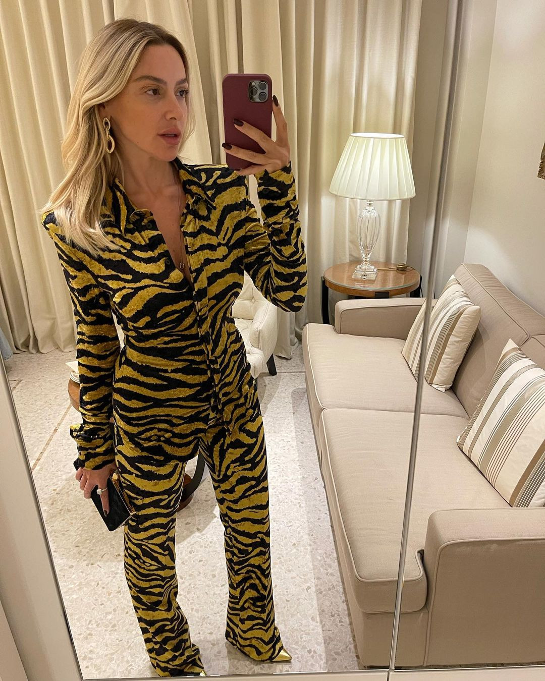 Hadise'den yüzük şov! Sosyal medyayı yıktı geçti