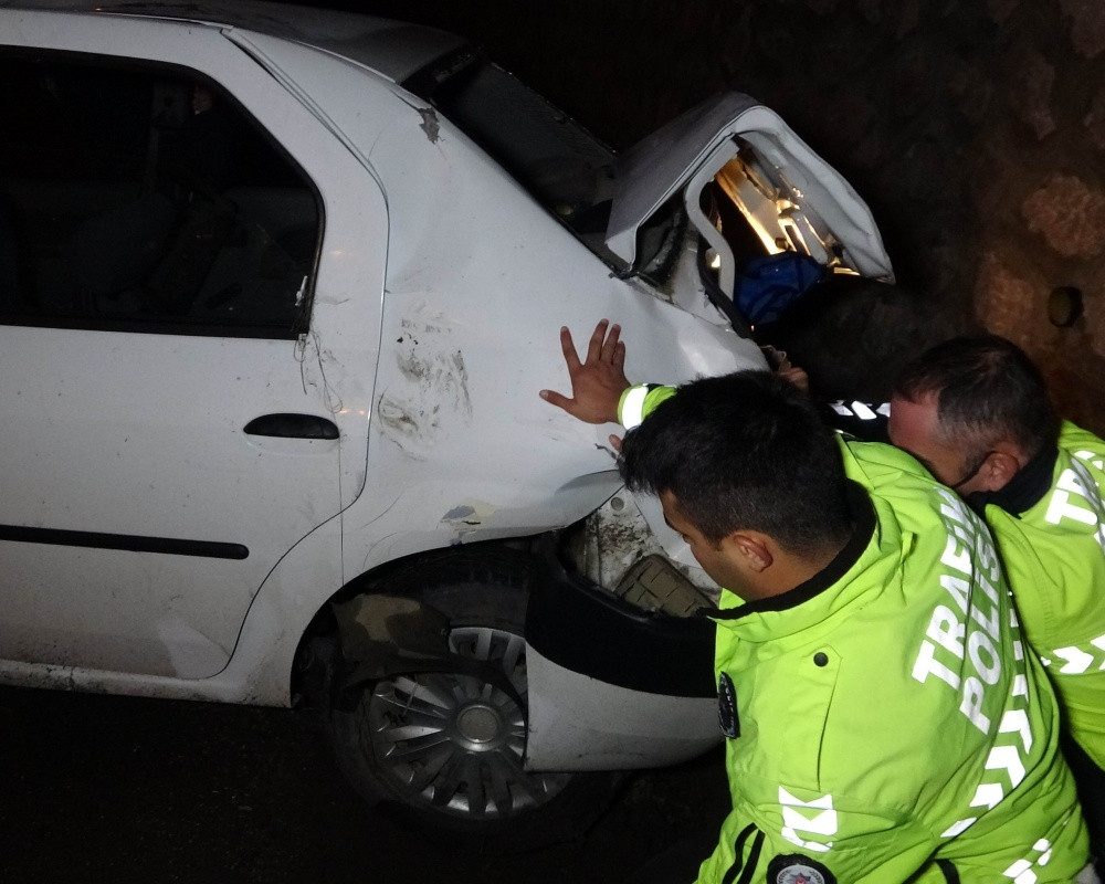 Ünlü oyuncu Sadi Celil Cengiz trafik kazası geçirdi! Babasıyla birlikte yaralandı